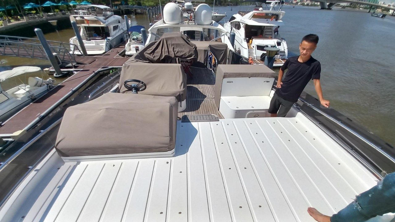 Du thuyền Galeon 660 Fly